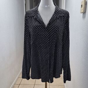 Black and White Printed V-Neck Long Sleeve Top, button hidden